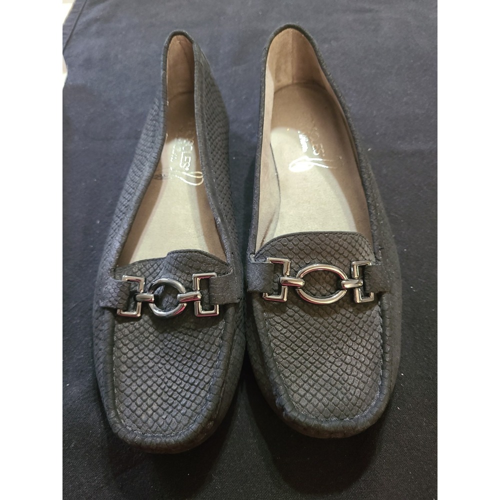 Aerosoles Stitch N Turn Loafers a Textured Black Snake Pattern.  Size 9M